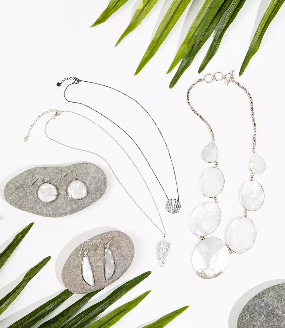 Karen Kane Feather Pendant Necklace 7 Karen Kane Feather Pendant Necklace - Image 5